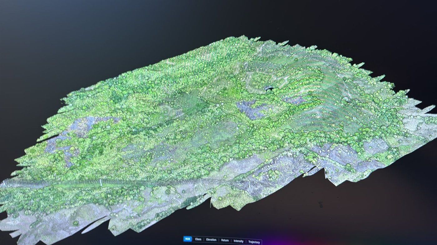 Nube de puntos LiDAR colorizada en RGB sobre el software de procesamiento.